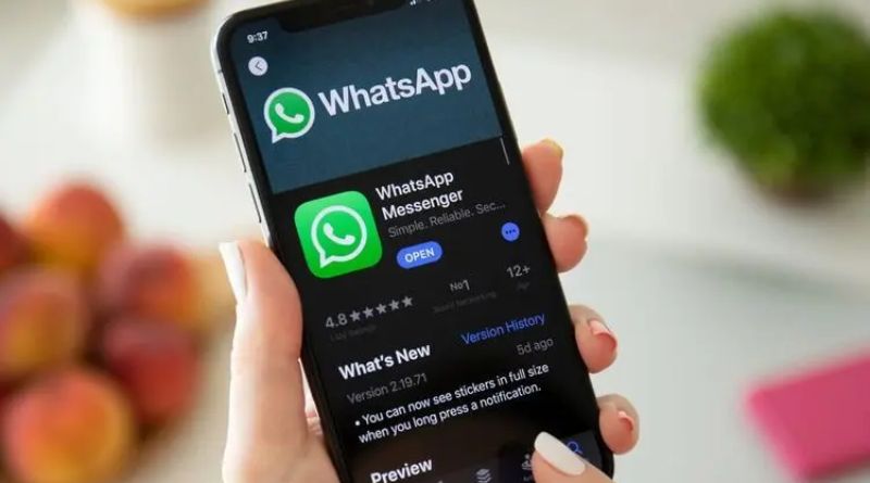 Cabut Larangan terhadap WhatsApp dan Google Play