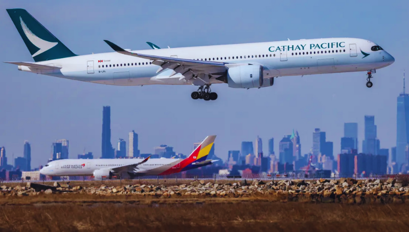 Cathay Pacific Lakukan Pendaratan Darurat