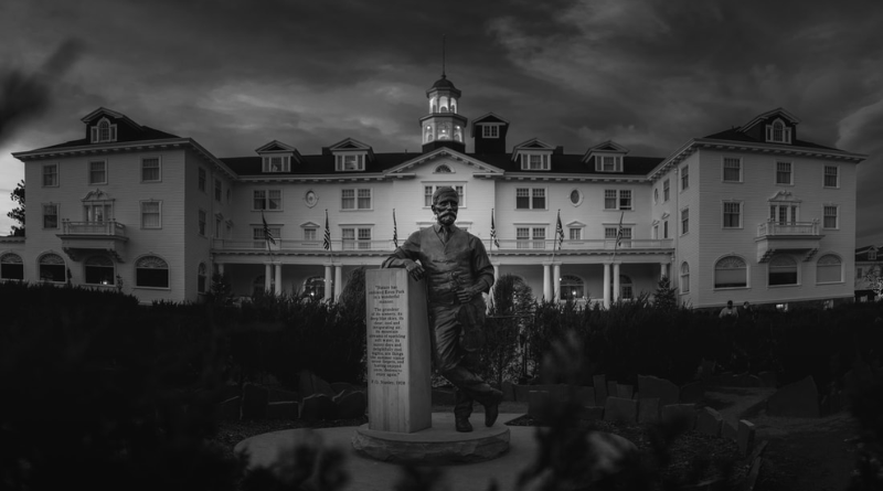 The Stanley Hotel: Destinasi Wisata Horor Legendaris , Salah satu lokasi horor paling terkenal di AS adalah Stanley Hotel di Estes Park, Colorado.